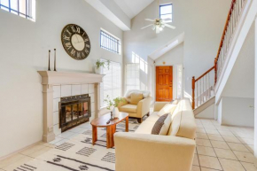 2 Mi to Houston Funplex Home with Private Yard!